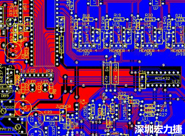 一般產(chǎn)品的PCB設(shè)計(jì)，多數(shù)先決定元件布局，再進(jìn)行線路連接，于元件位置就先改善干擾問題，再從線路細(xì)節(jié)著手改善產(chǎn)品。