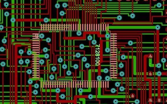 圖1：兩種PCB模型的部分電路。頂圖：傳統(tǒng)設(shè)計版本。